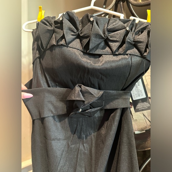 Woman’s dress - Picture 3 of 11